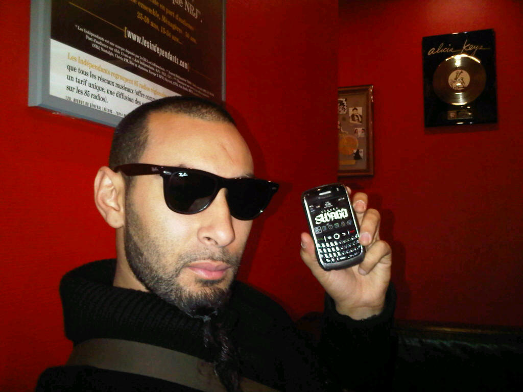 La Fouine avec son Blackberry Imprimer le Coloriage
