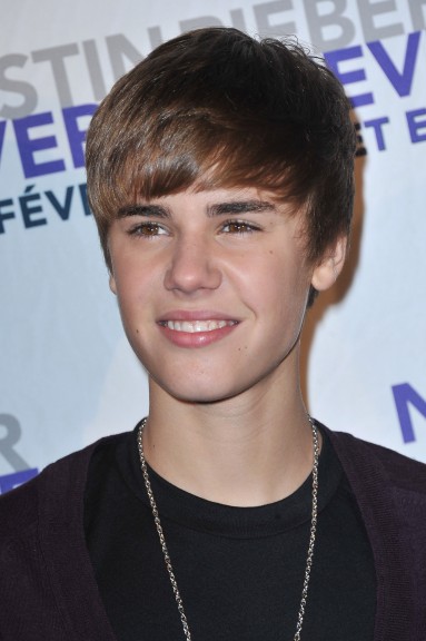 Justin Bieber shiny brown eyes