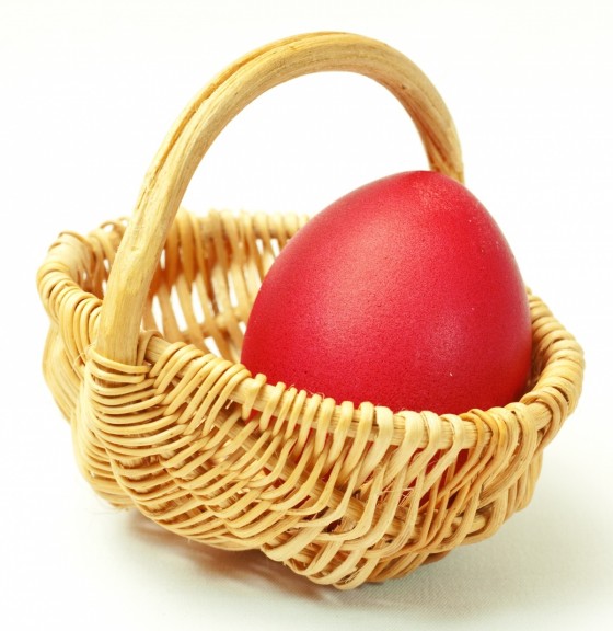 Cesta de huevos de Pascua