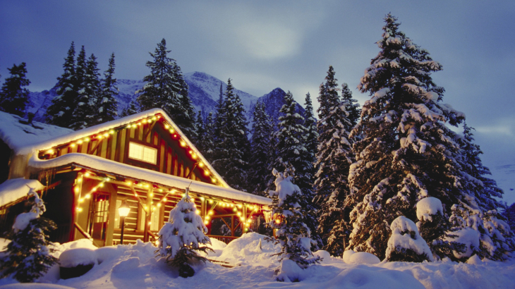 Casa del bosque nevado