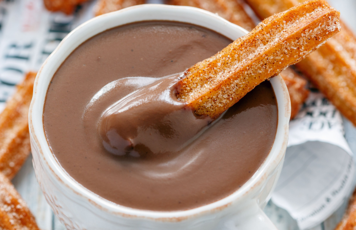 Churros con salsa de chocolate