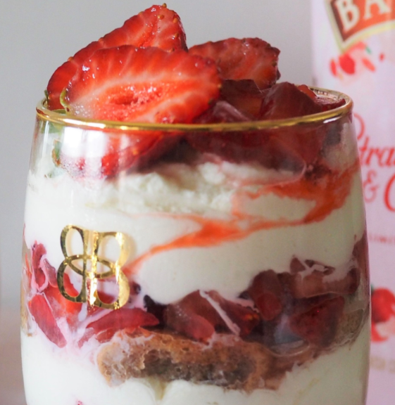 Tiramisu fraise dans verre