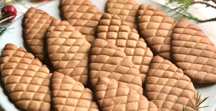 Pine cone vanilla shortbread